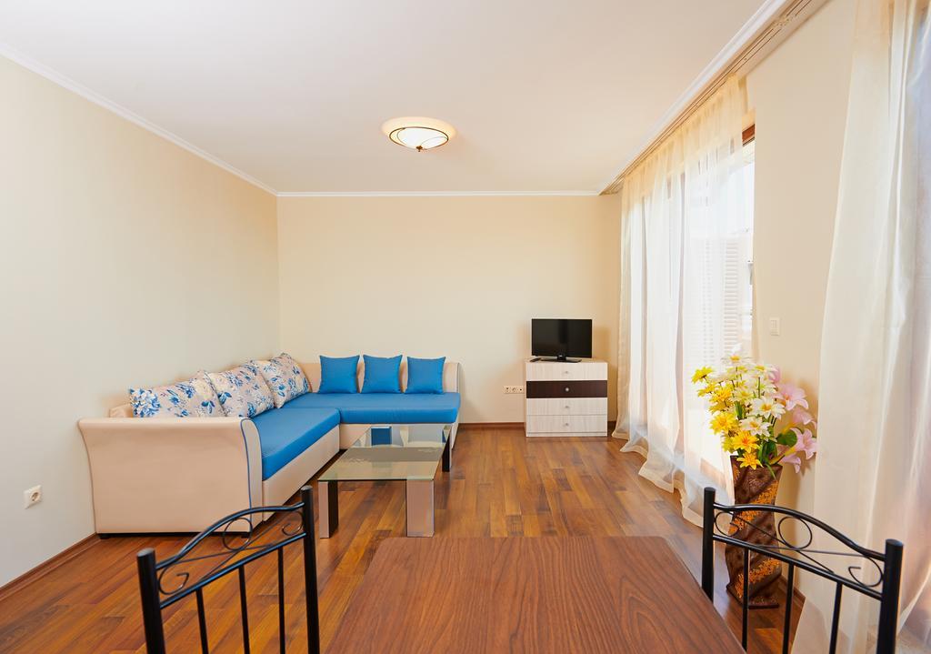 Rose Gardens Apart Hotel 포마리 객실 사진